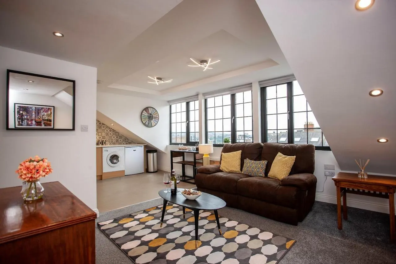Oakstays - Bright, Spacious Gem Newcastle upon Tyne