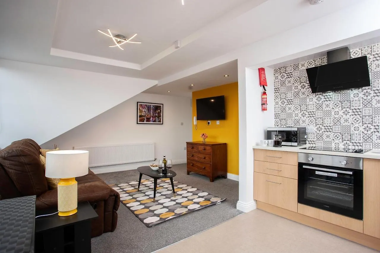 Oakstays - Bright, Spacious Gem Newcastle upon Tyne Apartment