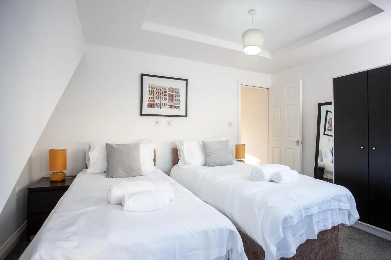 Apartment Oakstays - Bright, Spacious Gem Newcastle upon Tyne